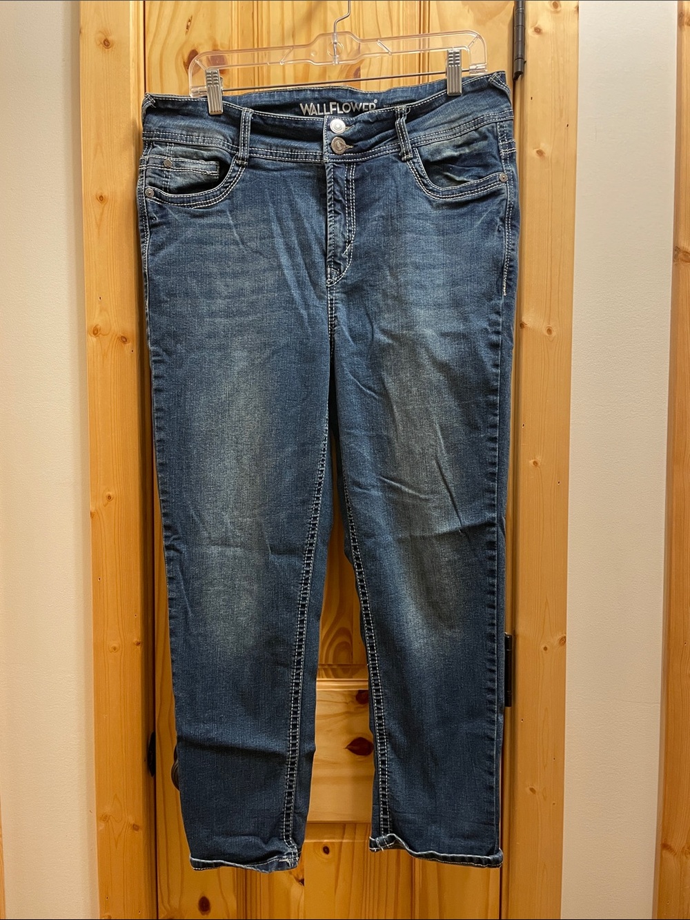 Wallflower Jean Capris (size 14)